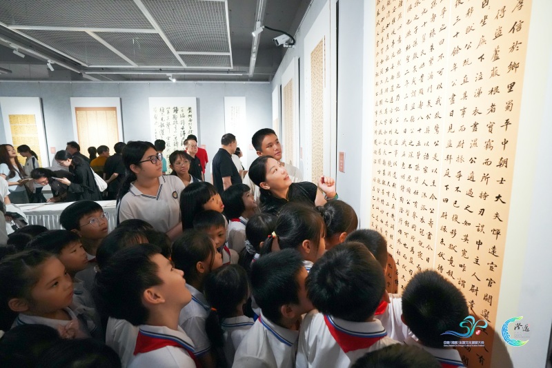 开幕当天,现场观展人数众多。主办方供图