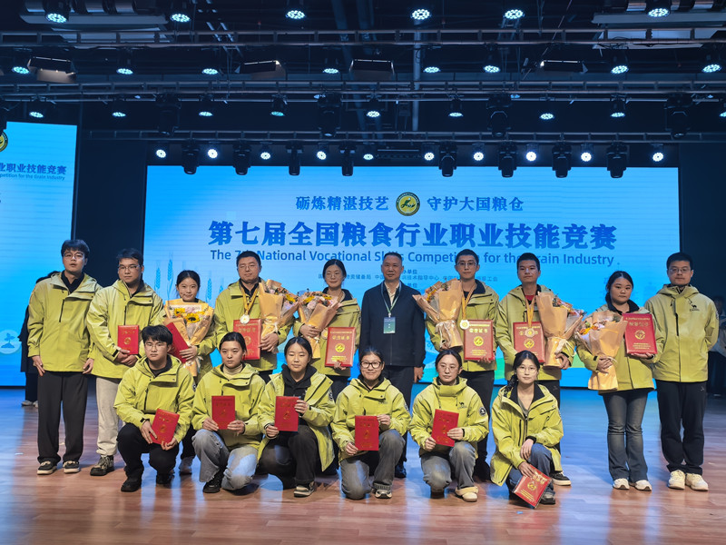 获奖选手合影。