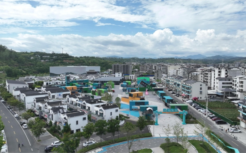 竹山国际珠宝交易中心。