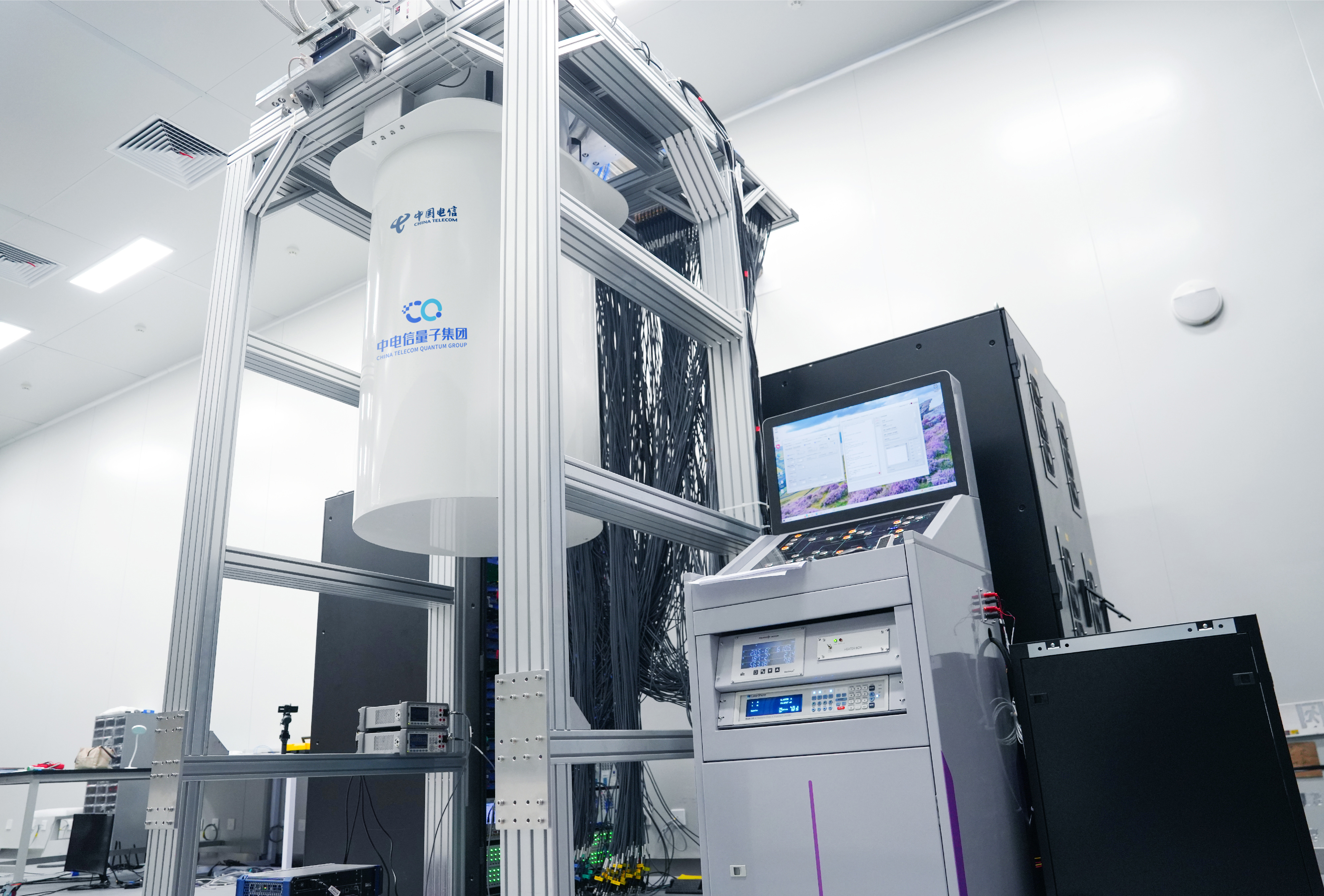 建成搭载“祖冲之三号”同款芯片的超导量子计算机。