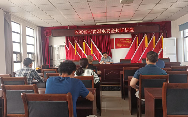 区局法律顾问入村开展讲座。